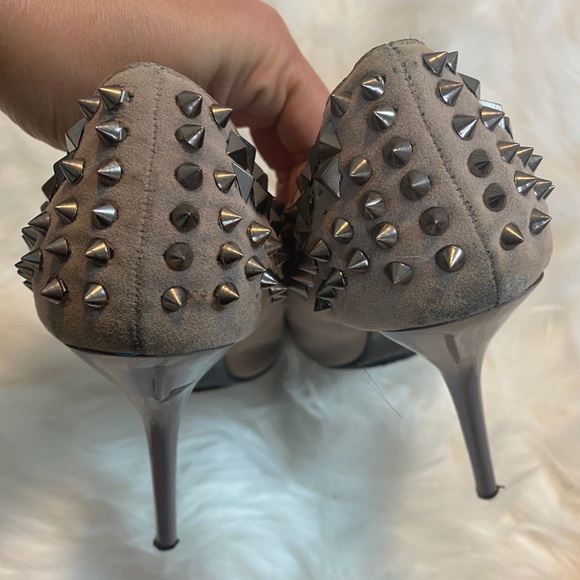 Gray heels - Picture 3 of 4